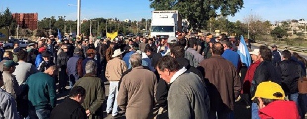 El enojo de los productores llegó a la casa del gobernador
