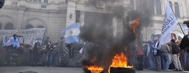 Los productores mantendrán el tractorazo hasta el lunes 