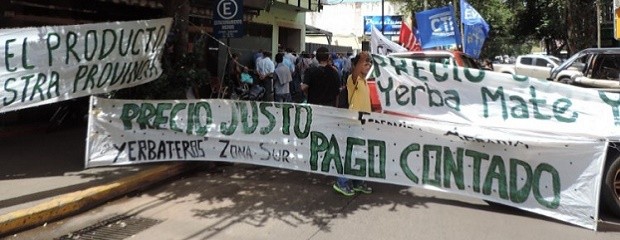 Yerbateros ocuparon un instituto en Misiones