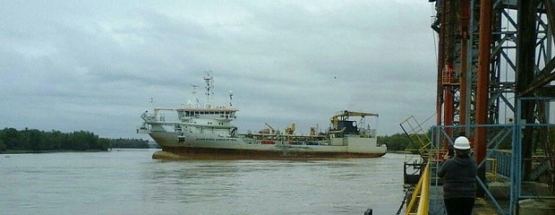 Llegó la draga al Puerto Diamante