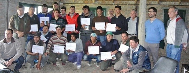 En La Paz, cerró el curso dual de Tractorista-Sembrador  