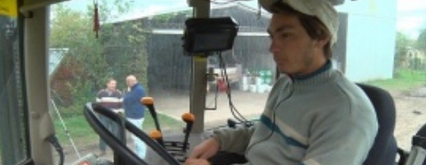 El tractor genera oportunidades laborales para jóvenes