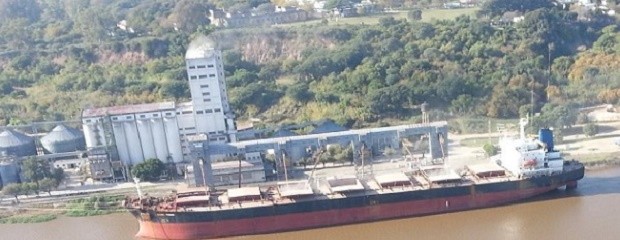 Un nuevo buque llega a Diamante para exportar trigo