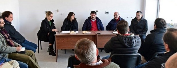 Analizan alternativas para tratar el guano de gallina