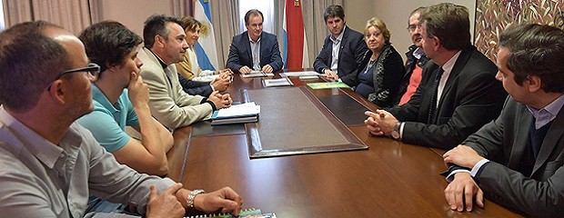 Proyectan escuela granja modelo de producción avícola