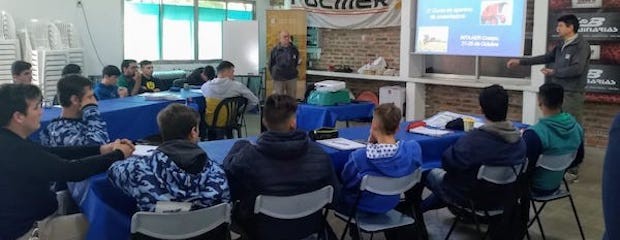 Se realiza un nuevo curso de operarios de cosechadoras