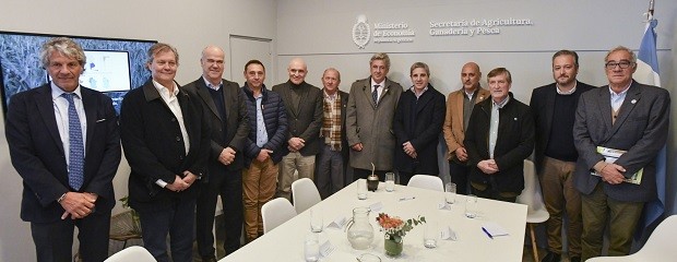 Caputo visitó la Rural y se reunió con la Mesa de Enlace